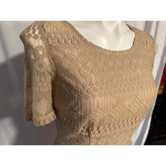 Enfocus Studio Lace Overlay Dress - Elegant Sophistication - 6 - Picture 2 of 7